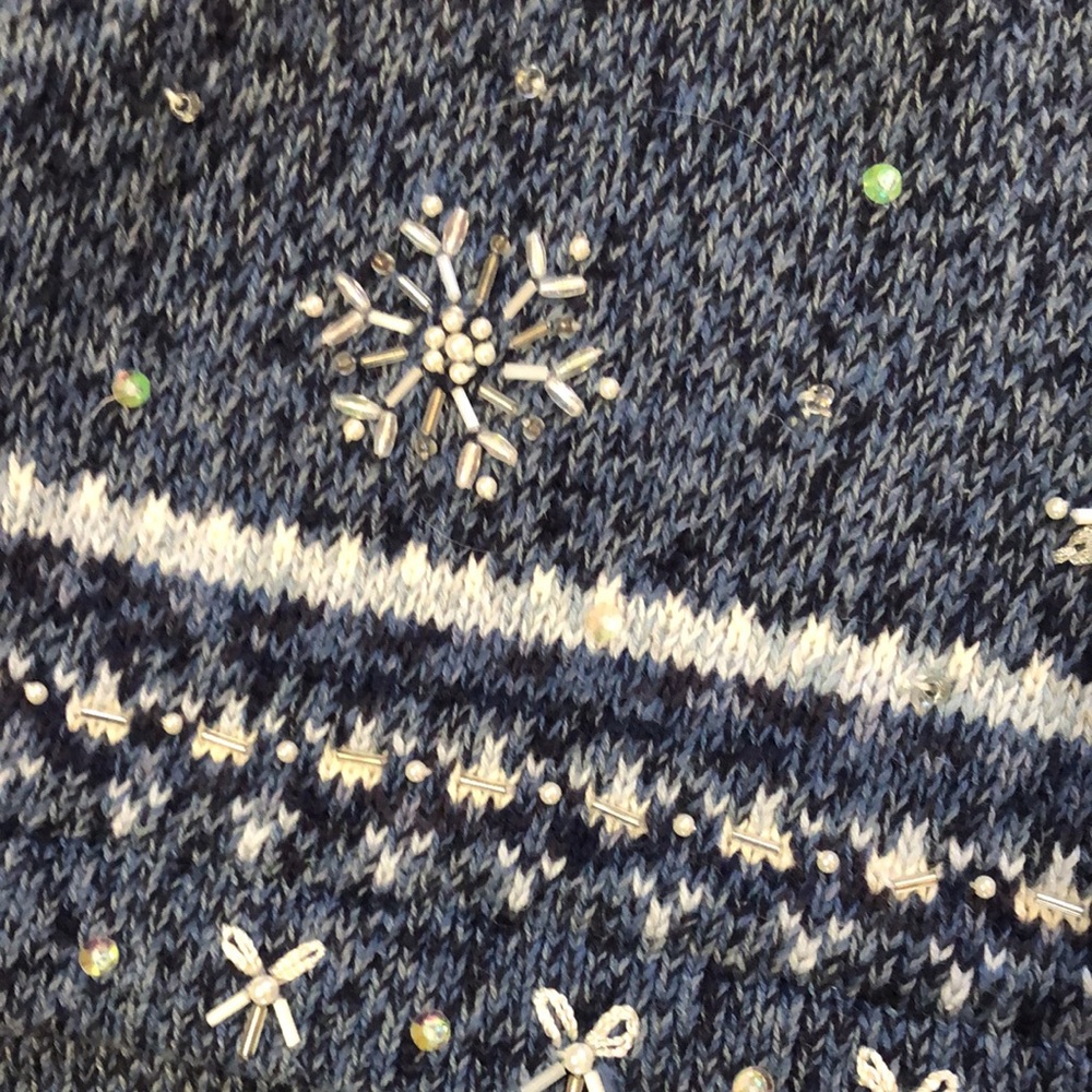 Blue snowflakes beaded fair isle sweater size petite M - Picture 4 of 8